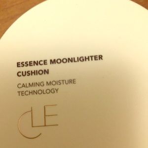 𝙀𝙨𝙨𝙚𝙣𝙘𝙚𝙈𝙤𝙤𝙣𝙡𝙞𝙜𝙝𝙩𝙚𝙧𝘾𝙪𝙨𝙝𝙞𝙤𝙣